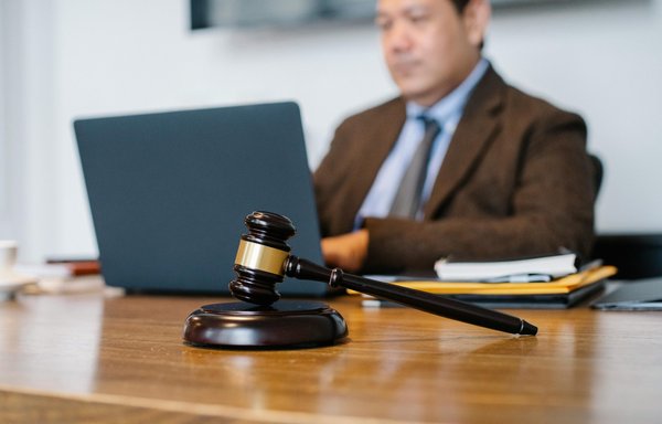 Avocat en droit du travail à versailles : expert près de chez vous